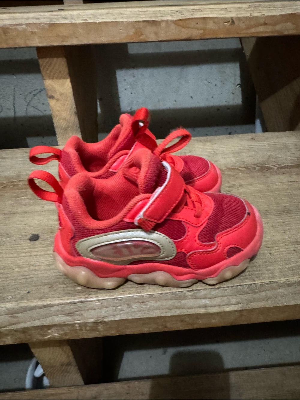 FILA Kids Red Gold Light-Up Velcro Sneakers Toddler 7.5C EU 24